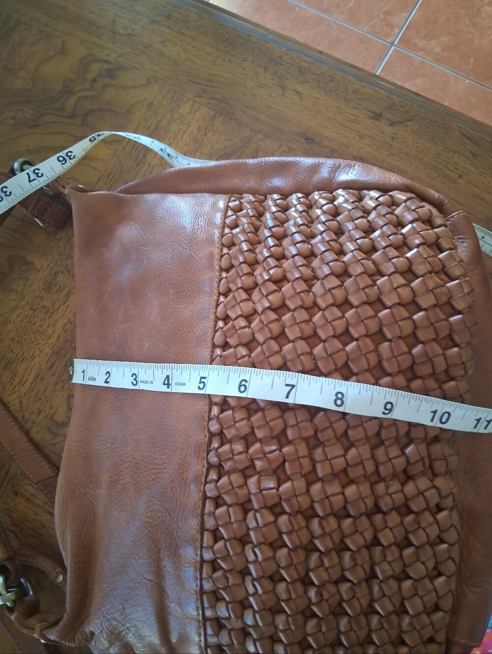Women's Woven Leather Shoulder Bag - Tan - Picture 2 of 9